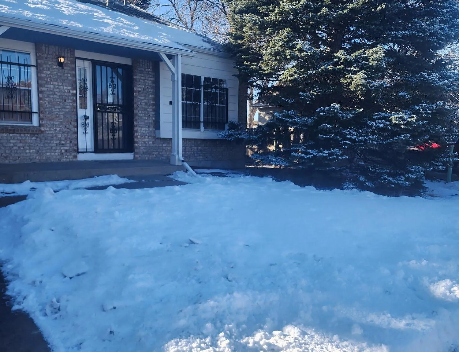 15084 Andrews Dr — Photo 1