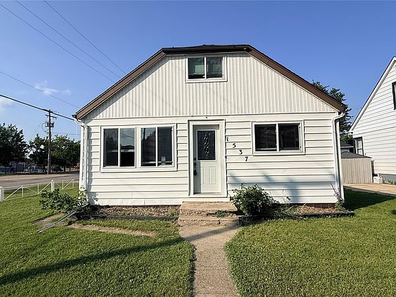 2nd image of 1537 Second Street