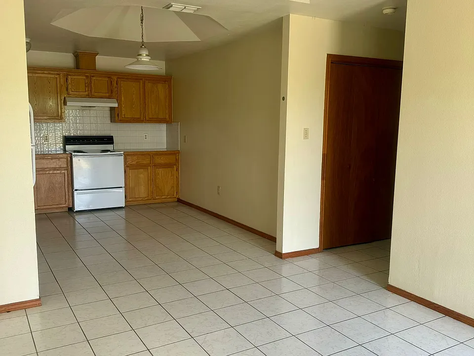 1306 E 11th St #11
