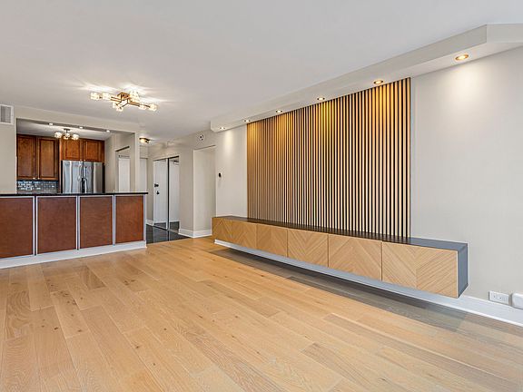 5th image of 5415 N Sheridan Rd APT 915