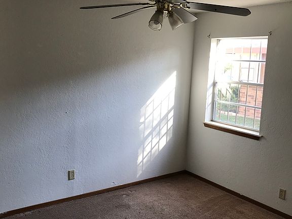 2nd image of 1902 Plantation Dr