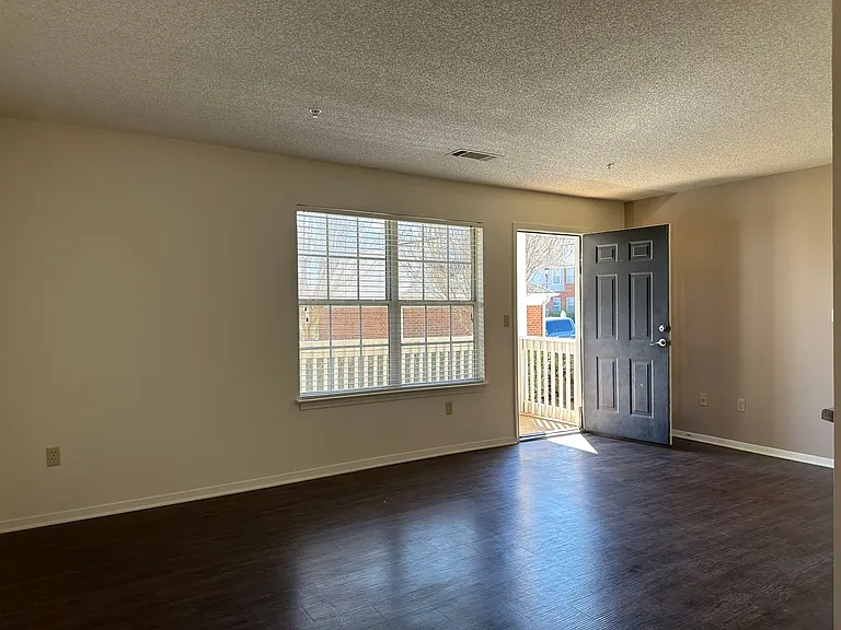 Hamilton at Turman Farms Apartments — Photo 31