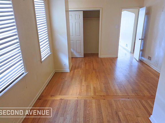 4th image of 12424 S La Salle St