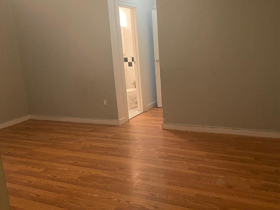 1st image of 150 W 195th St #12