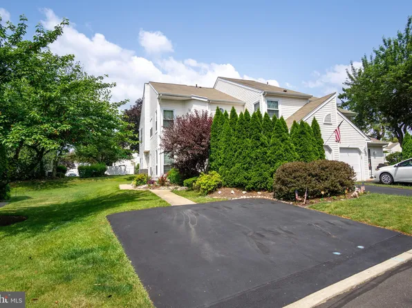 21 Banbury Ct, Holland, PA 18966