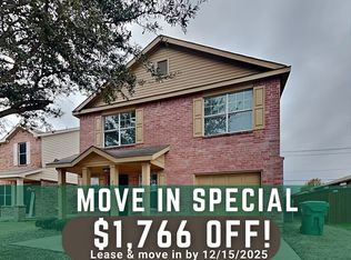 216 Turning Tree Rd, Wilmer, TX 75172