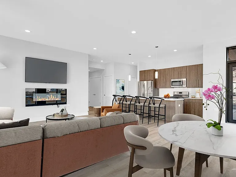 3087 N Avers Ave #E — Photo 16