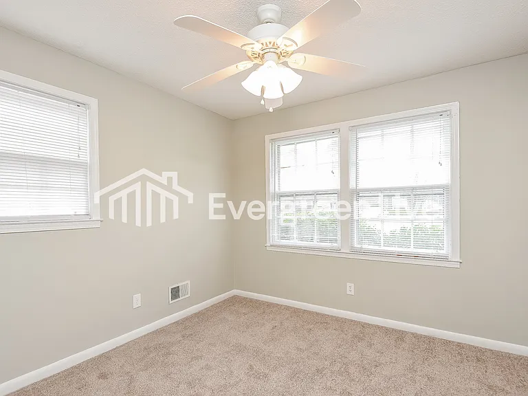 312 Arcola Dr — Photo 6