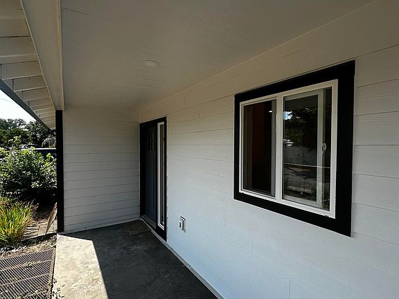 4th image of 871 Bieber St NE