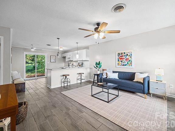 4th image of 147C Glenwood Dr
