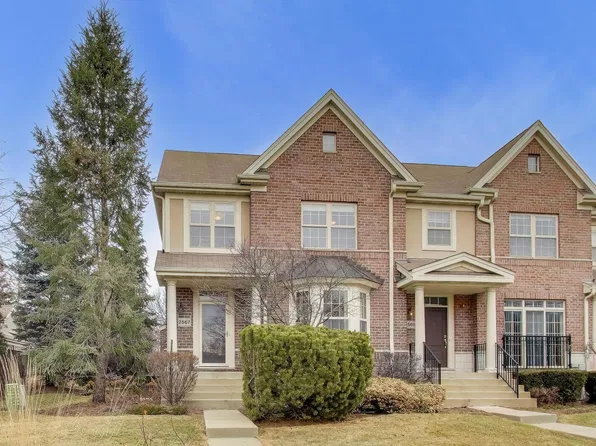 2567 Waterbury Ln, Buffalo Grove, IL 60089