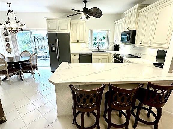 5th image of 11698 Briarwood Circle #1