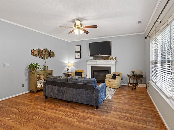 5th image of 116 Old Field Rd