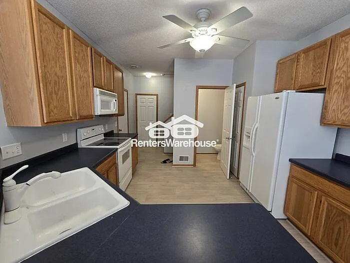 1945 Mockingbird Ave — Photo 4