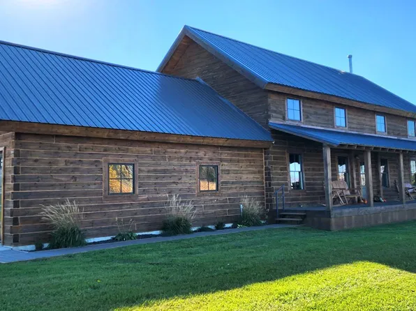 15840 Half St SE, Hillsboro, ND 58045