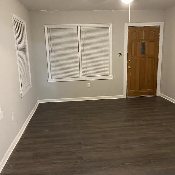 618 Robinson Dr — Photo 2