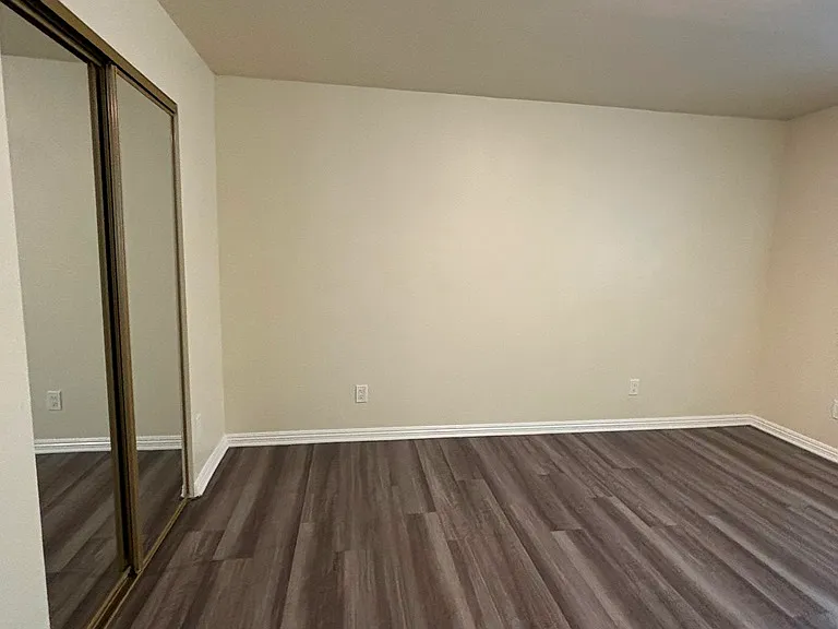 533 W 93rd St #1/2 — Photo 16
