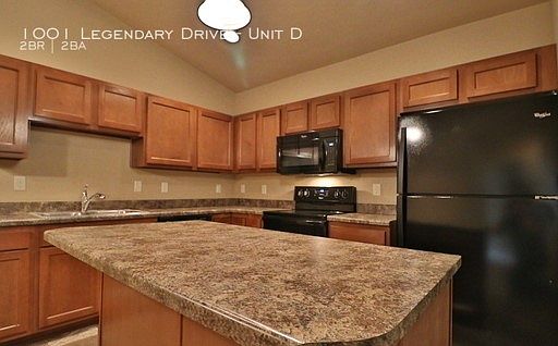 1001 Legendary Unit D Kitchen_07082021