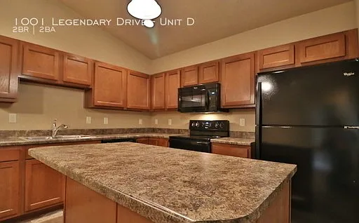 1001 Legendary Unit D Kitchen_07082021