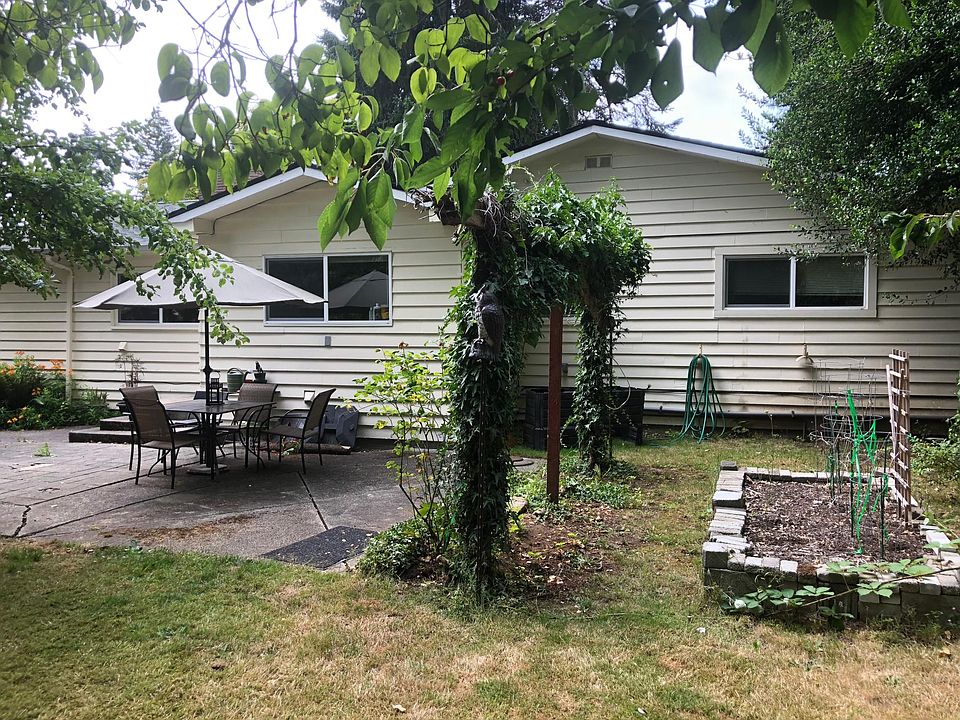 2nd image of 15814 33rd Ave NE