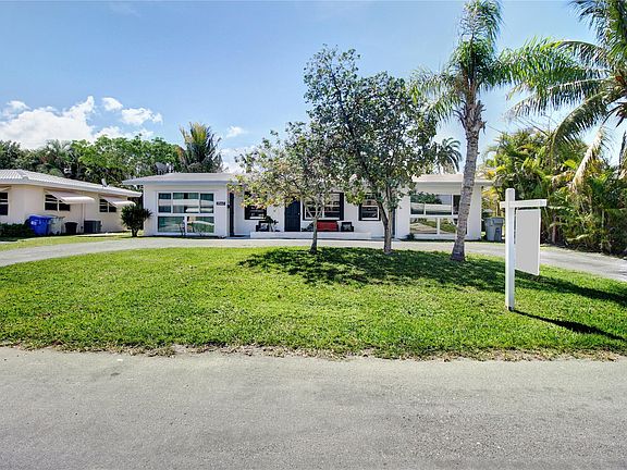 2nd image of 2560 NE 11th Court