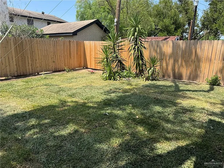 2401 N Mayberry Rd — Photo 2