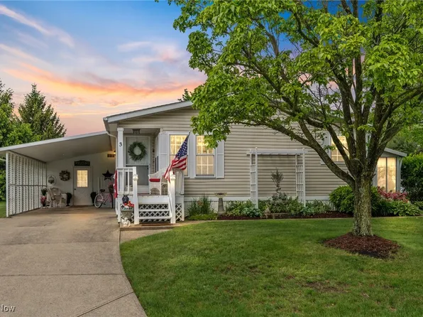 3 Lees Ln, Olmsted Falls, OH 44138