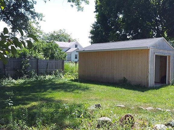 5th image of 392 Sanford St