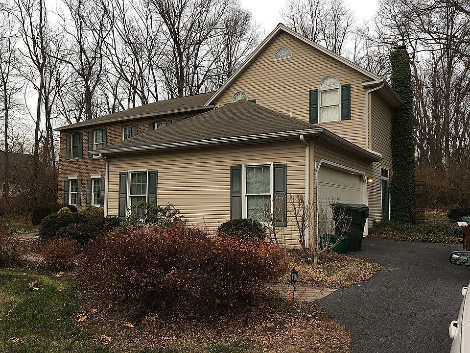 2nd image of 711 Mount Rock Rd