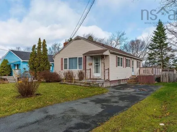 60 Thornhill Dr, Halifax, NS B3R 2B4