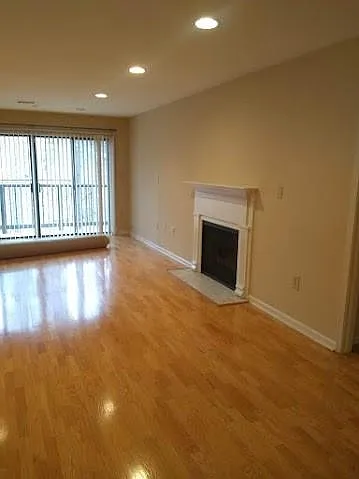 2 bed, 2.0 bath, 1249 sqft, $1,795 — Photo 2