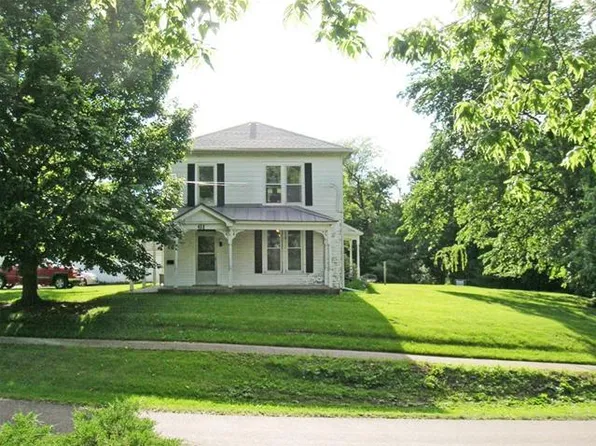 61 N 7th St, Hamilton, IL 62341