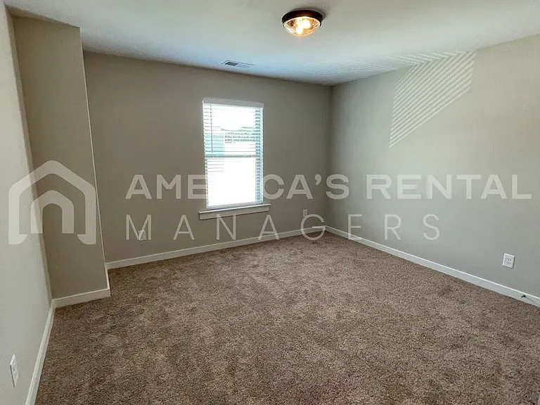 55 Kings Way — Photo 41