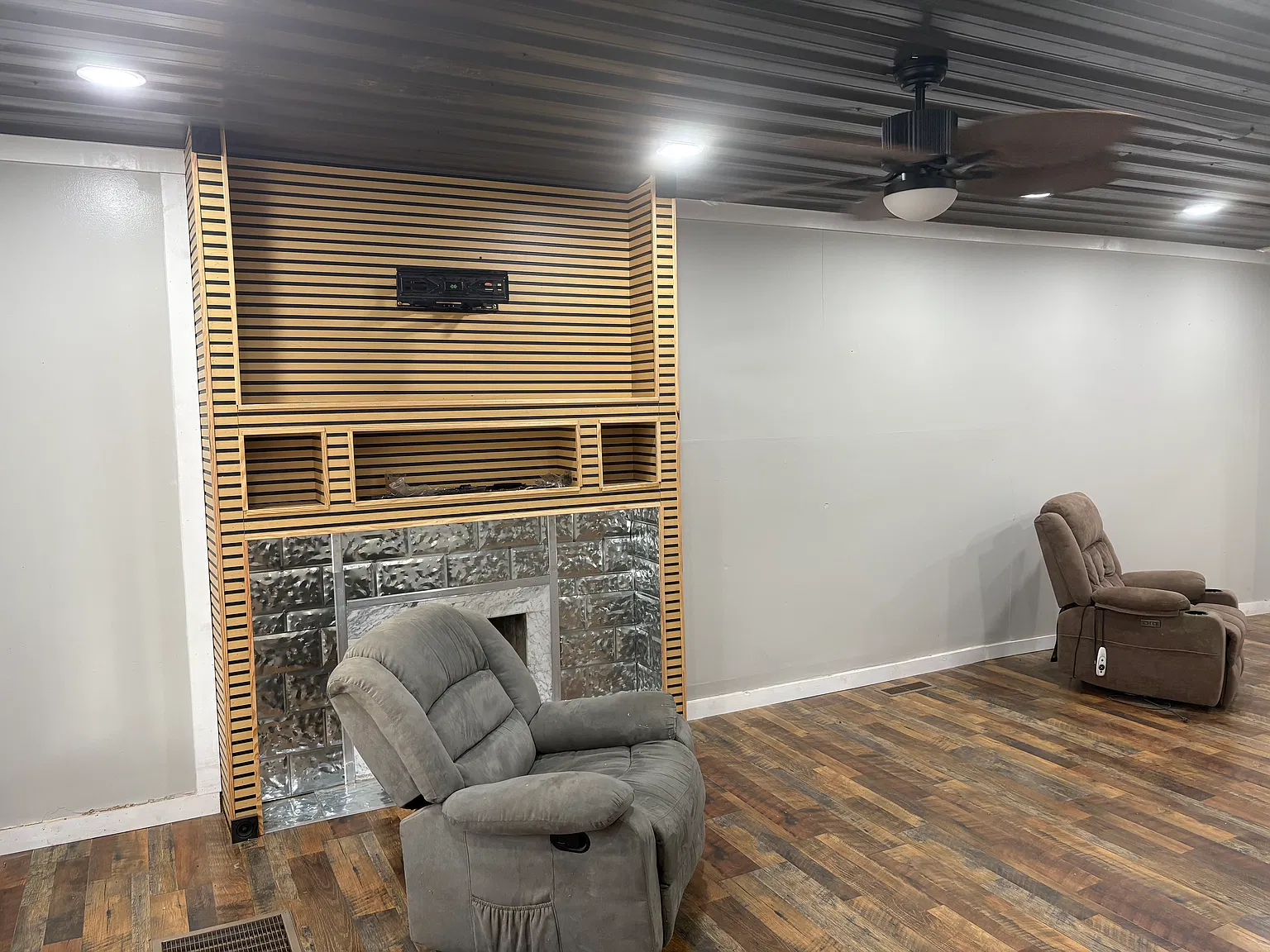 4 bed, 2376 sqft, $1,100 — Photo 2