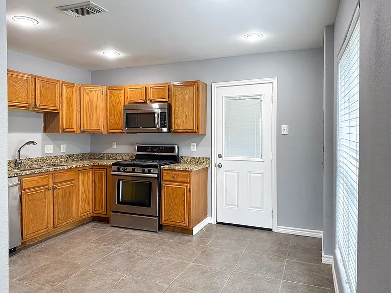 5214 Lane St — Photo 5