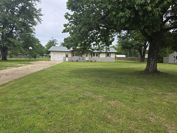 4th image of 1005 W Clouse Street