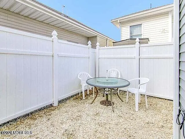 3 bed, 2.5 bath, 1337 sqft, $2,500 — Photo 3