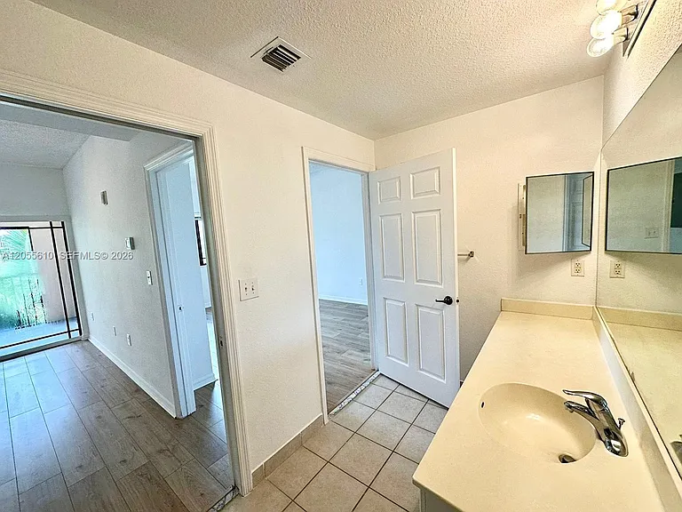 2807 Veronia Dr #301 — Photo 14