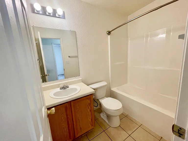 15418-15420 Kamary Ln — Photo 13