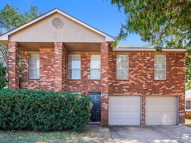 2843 Red Oak Dr — Photo 1