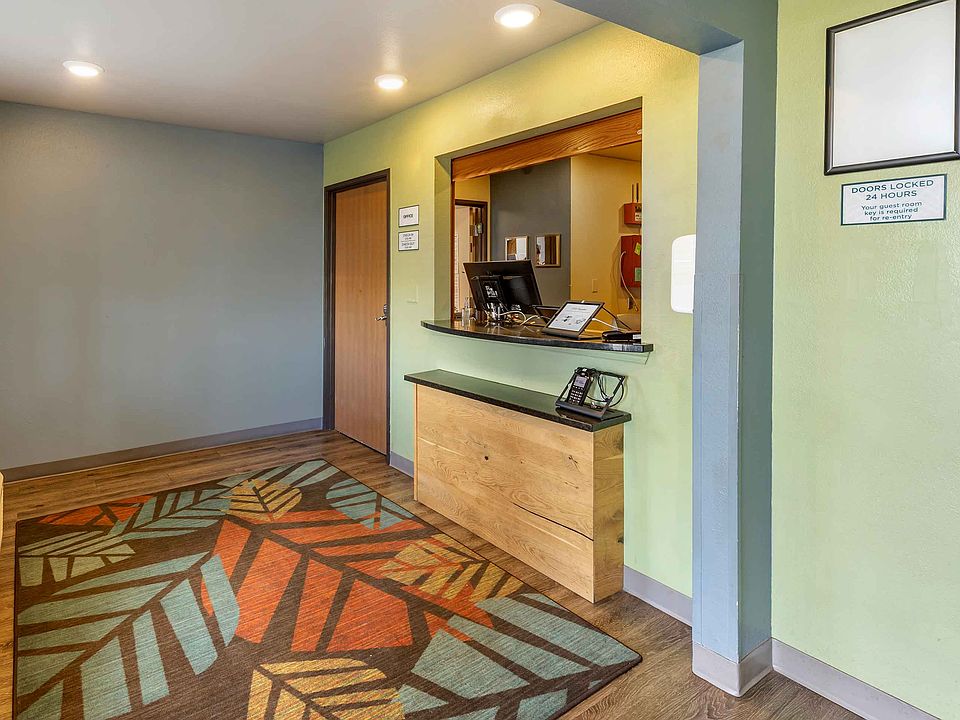 Lobby and Guest Check-in