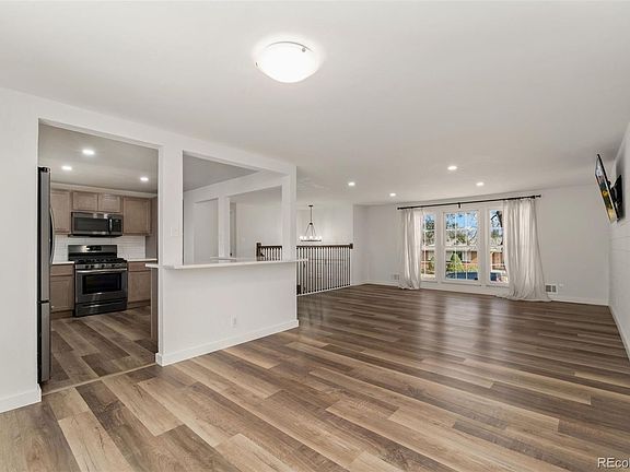 3rd image of 10709 Upton Street