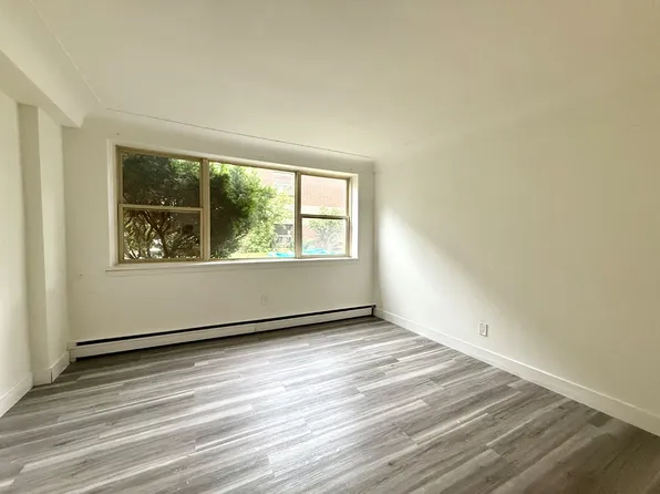 169 Park Row S, Hamilton, ON L8K 2K1