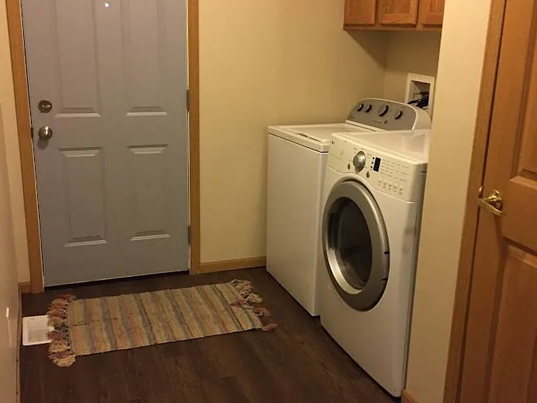 201 E Hl — Photo 14
