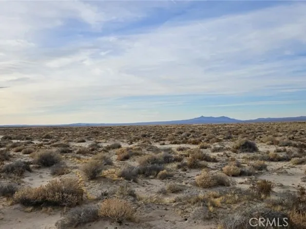800 Lockhart Ranch Rd #2, Hinkley, CA 92347