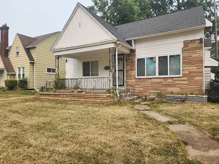 2832 Begole St — Photo 1