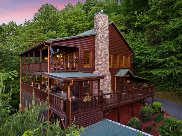 115 Mountain High Dr, Mineral Bluff, GA 30559