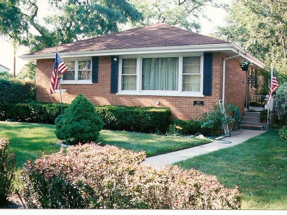2131 Seward - Closer Front View