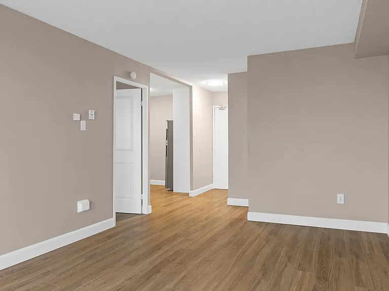 360 Croydon Ave — Photo 33
