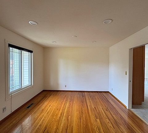 3rd image of 21722 Columbus Ave